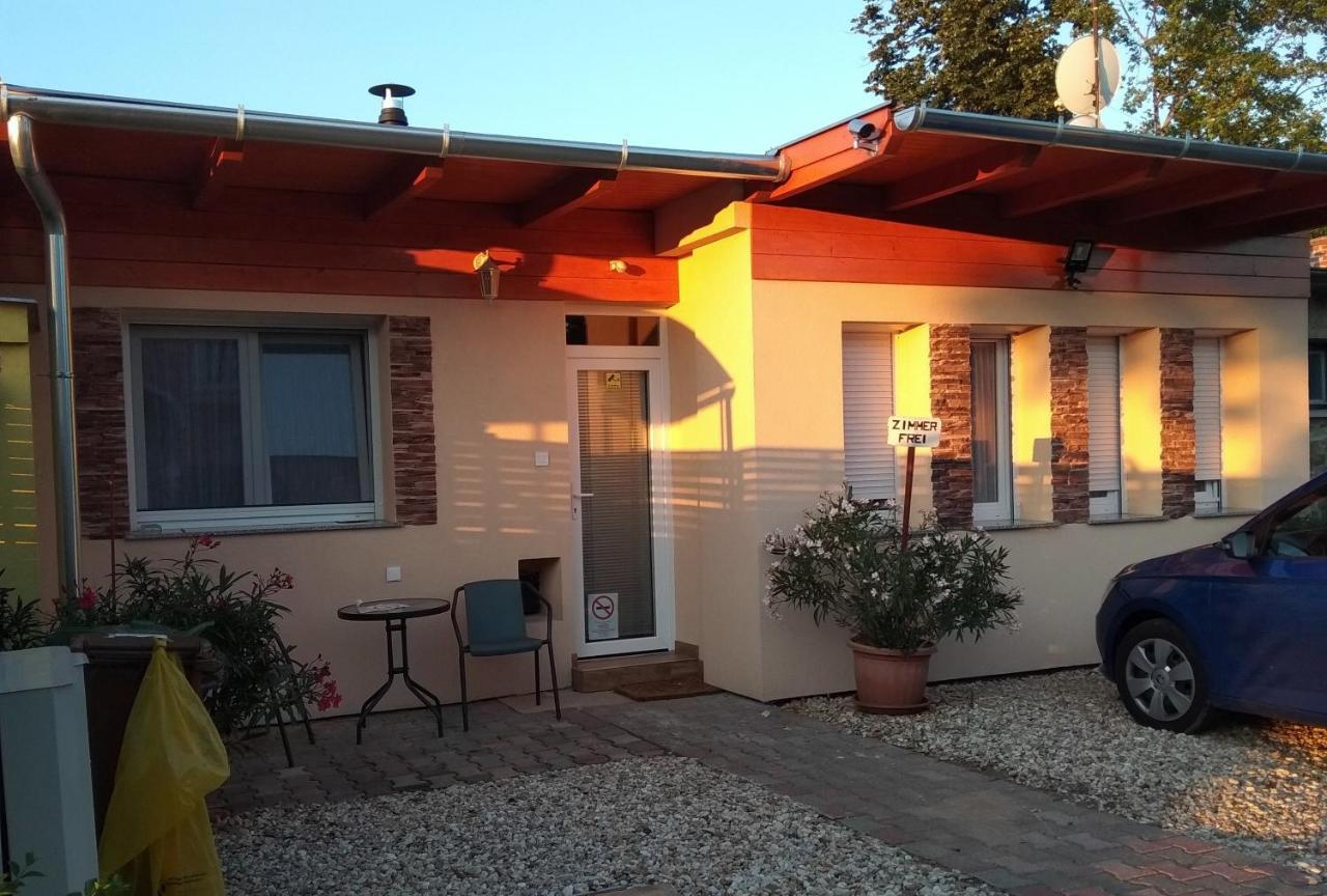 Tulipan Apartmanhaz Buk Exterior photo